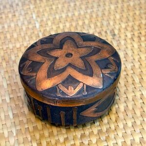 VINTAGE HANDMADE ORNATE COPPER TRINKET BOX MADE IN CHILE great condition!